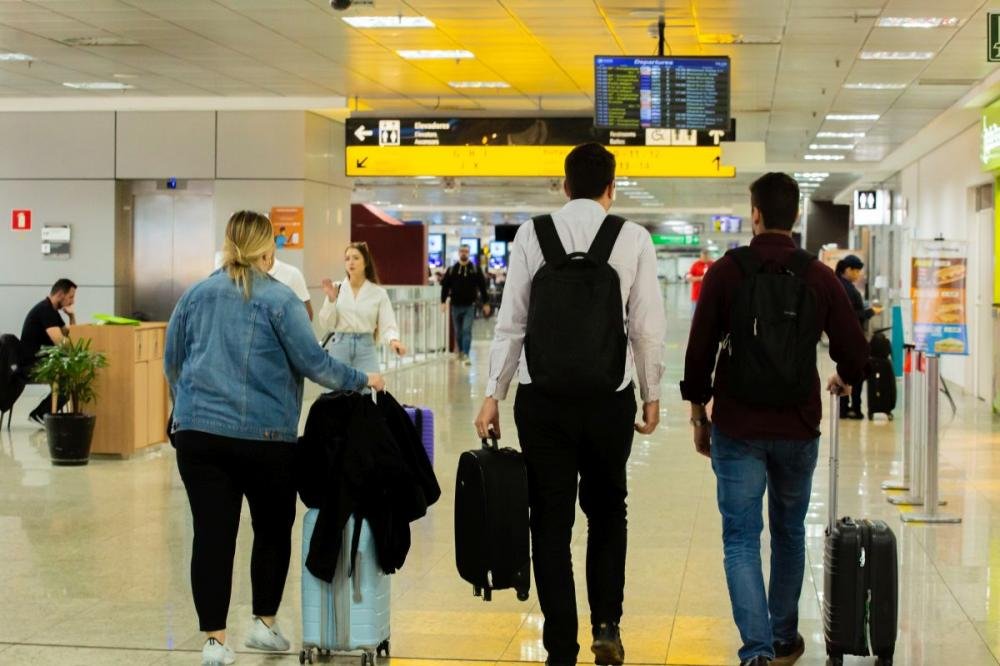 Aeroporto Internacional Afonso Pena deve receber mais de 163 mil pessoas entre Natal e Ano Novo