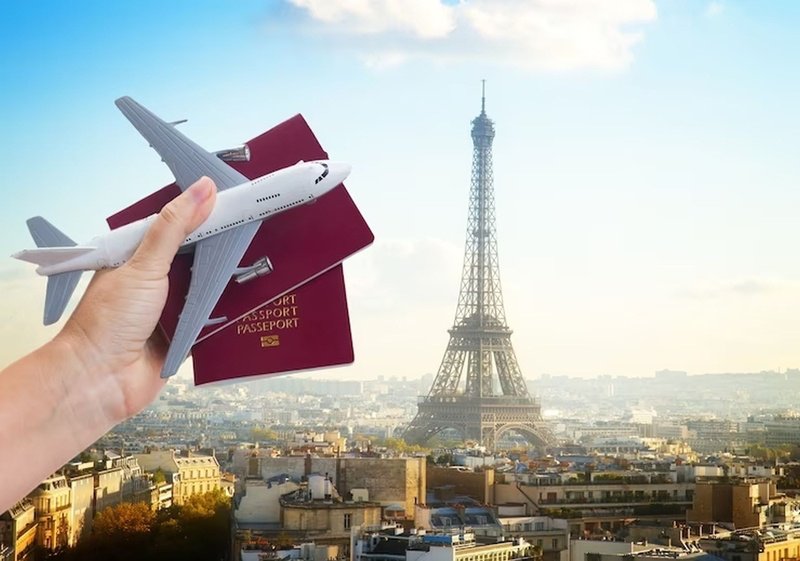 Viagem para Paris com acompanhante? A Go Coffee pode te levar