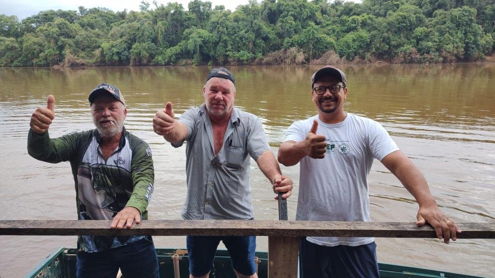 Secretaria de Agricultura solta 8 mil peixes no Rio Tibagi