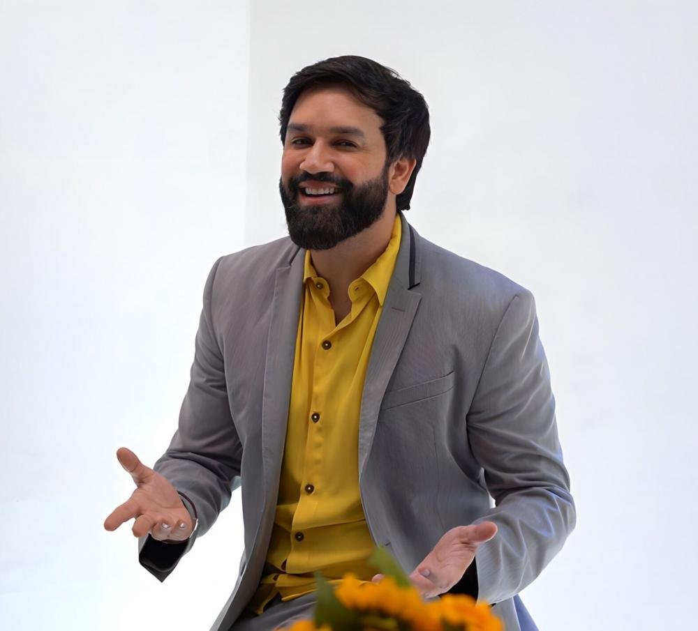 Cantor pernambucano homenageia Ivete Sangalo e faz sucesso nas redes