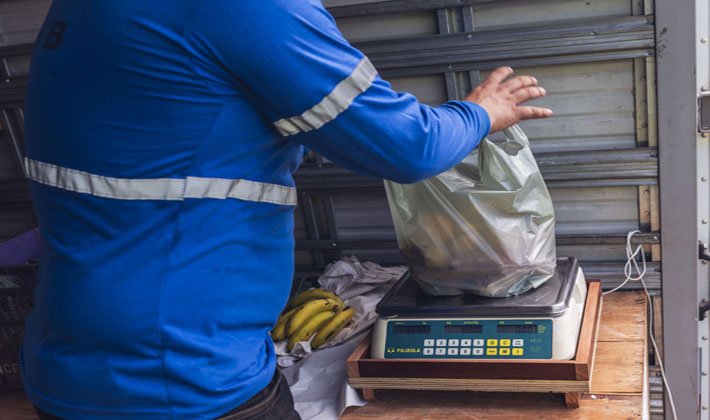 Feira do Bem distribui 24 toneladas de alimento na primeira semana em 2024