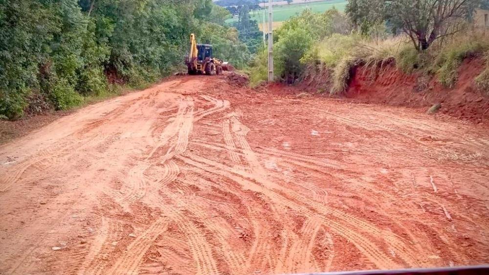Programa Caminhos do Agro recupera trecho de estrada destruída pelas fortes chuvas