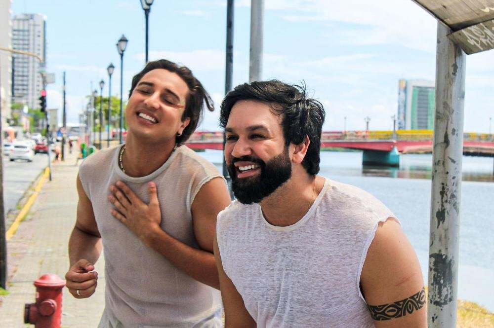 Single “No Frevo da Vida”, de Robertto e Gutto Pimenta, é lançado como marca de uma reinvenção das tradições