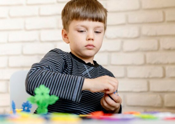 Quais são os 5 sinais de autismo? Quem tem pode aposentar?