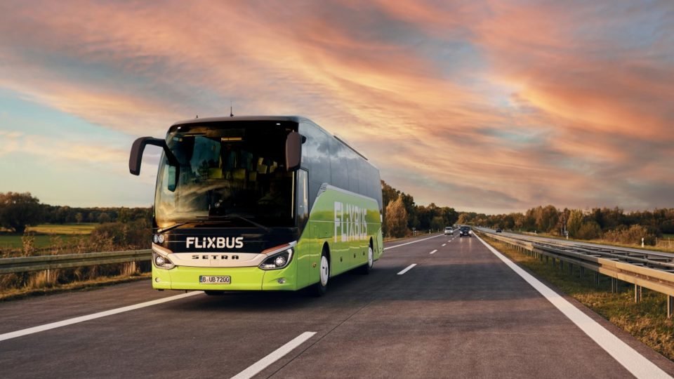 Parceira da FlixBus lança linha que conecta São Paulo a Curitiba com preços promocionais a partir de R$ 11,99 