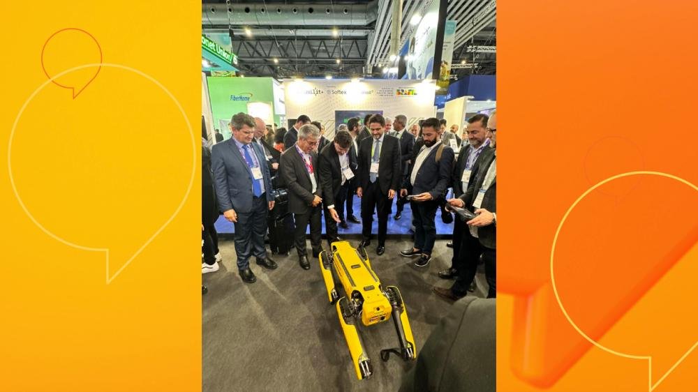 Cão-robô é sucesso entre o público da maior feira de tecnologia móvel do mundo, em Barcelona 