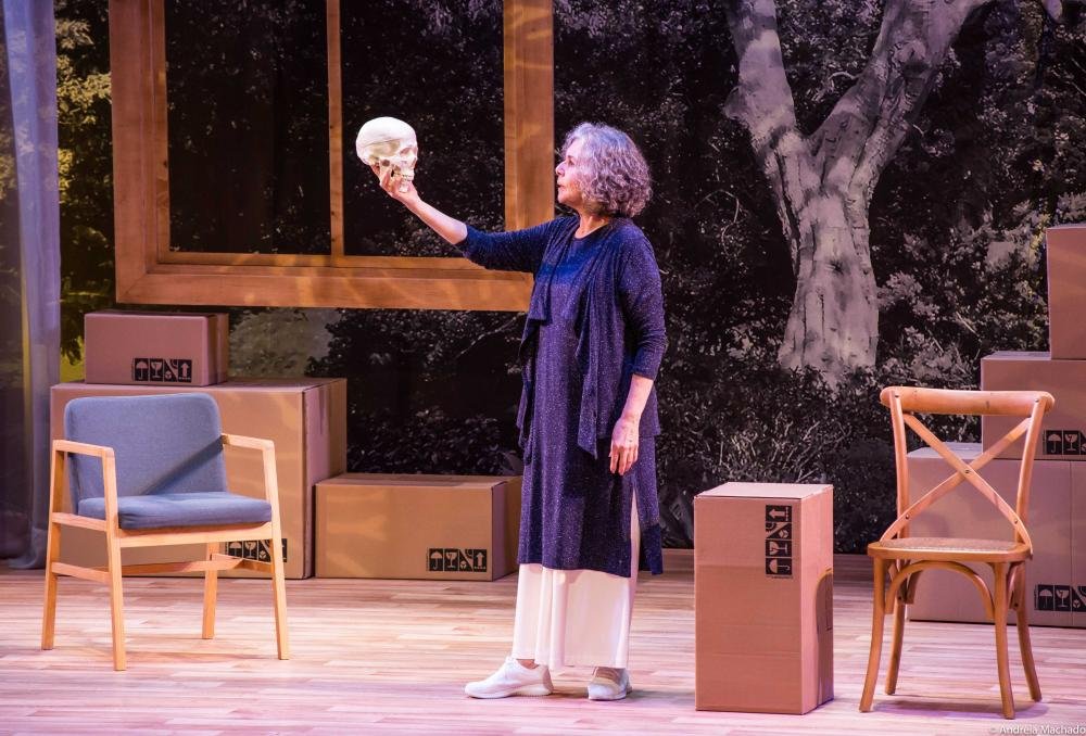 Irene Ravache abre SESSÃO EXTRA do seu premiado espetáculo “Alma Despejada”