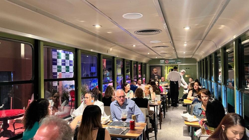 Jantar de luxo, a bordo do trem da Serra Verde Express, marca o início do 2º Integra BWT
