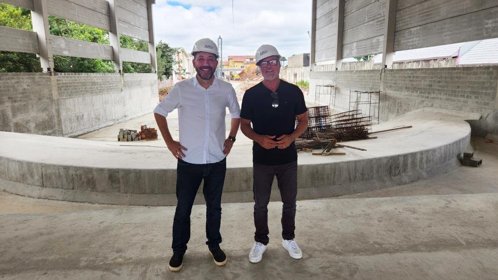 Kadu Moliterno visita Surf Center, em Curitiba