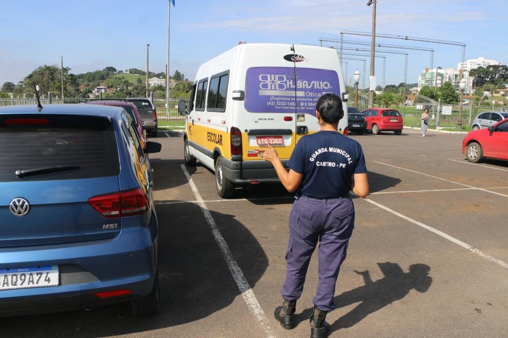 Comutran e Guarda Municipal realizam vistorias de vans escolares em Castro