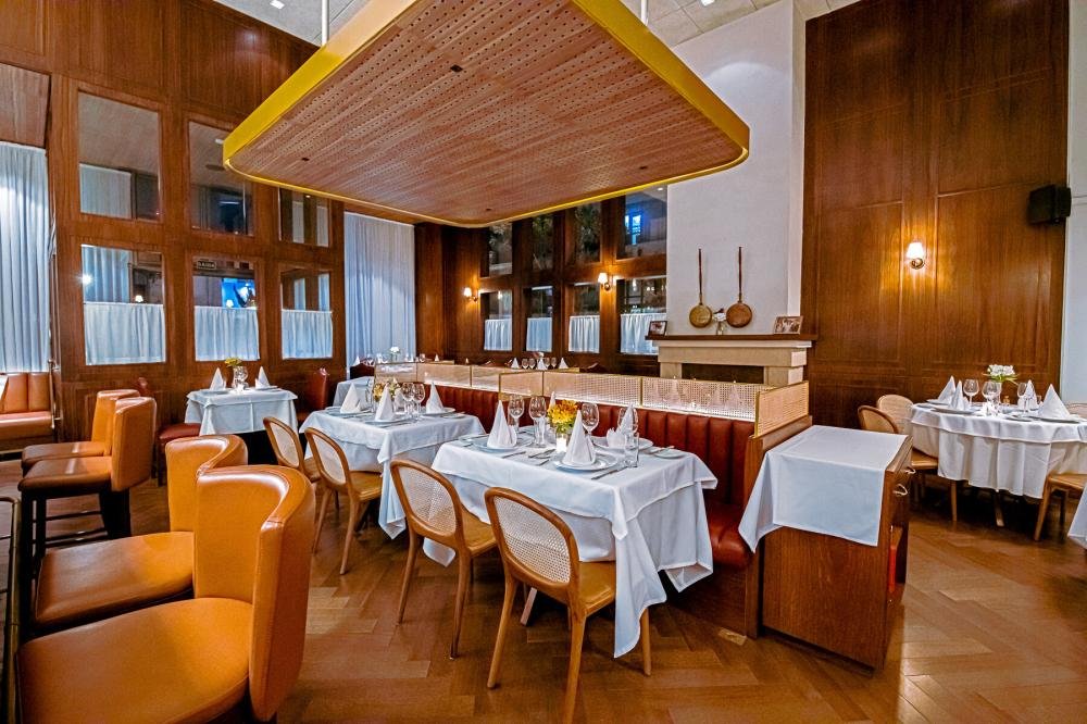 Ile de France comemora Dia da Mulher com taça de espumante e petit profiteroles no almoço