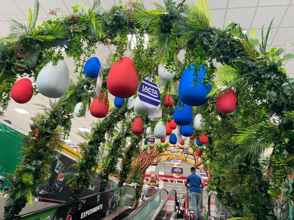 Condor Nilo Peçanha monta Vila de Páscoa com espaço instagramável e lúdico