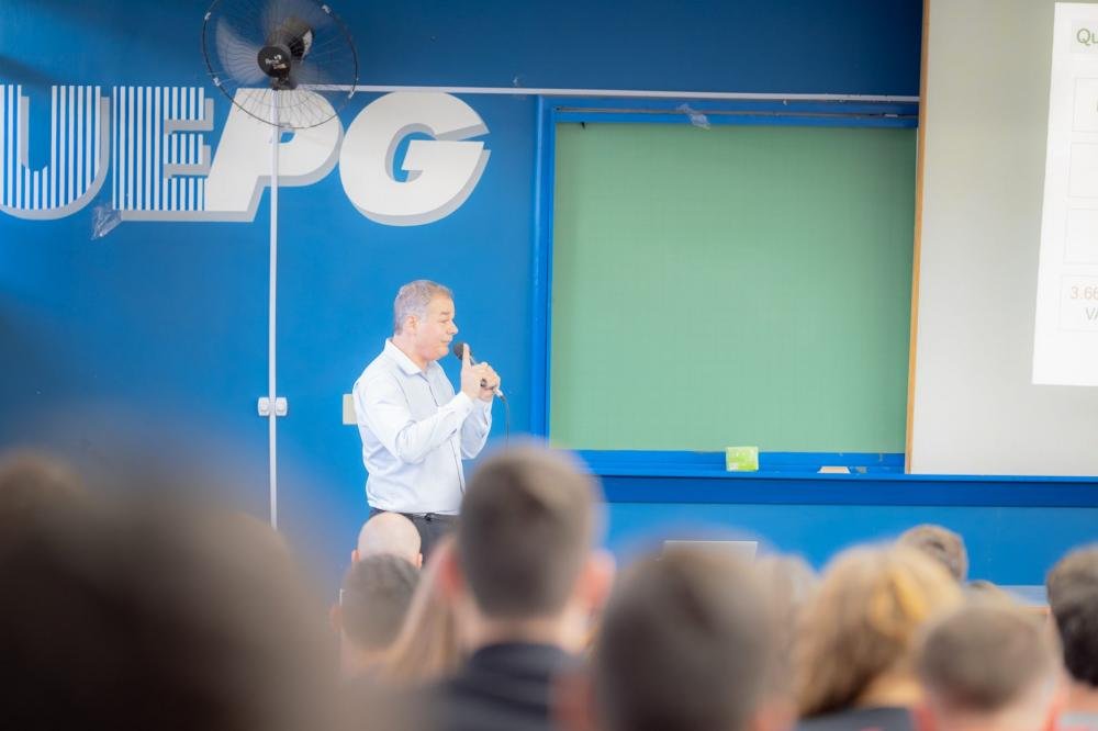 Alunos de Engenharia Civil da UEPG recebem capacitação para atuar em obras públicas