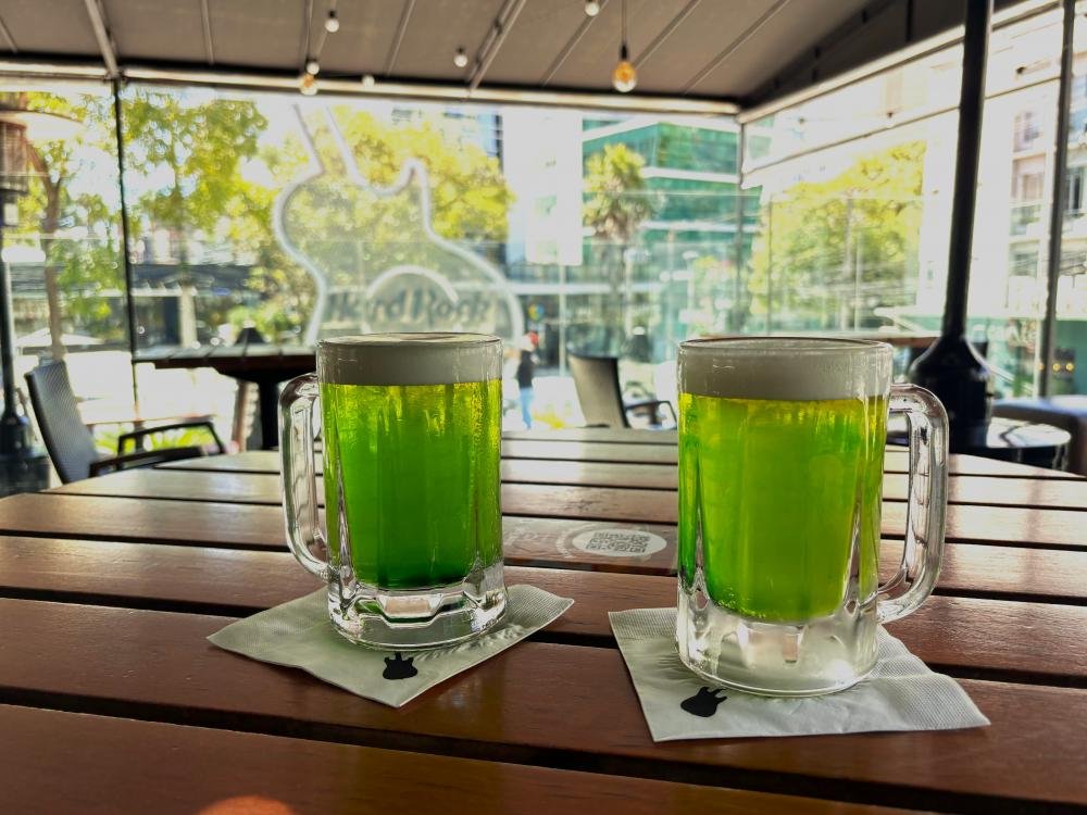 Programação de março no Hard Rock Cafe Curitiba celebra datas comemorativas com ações especiais