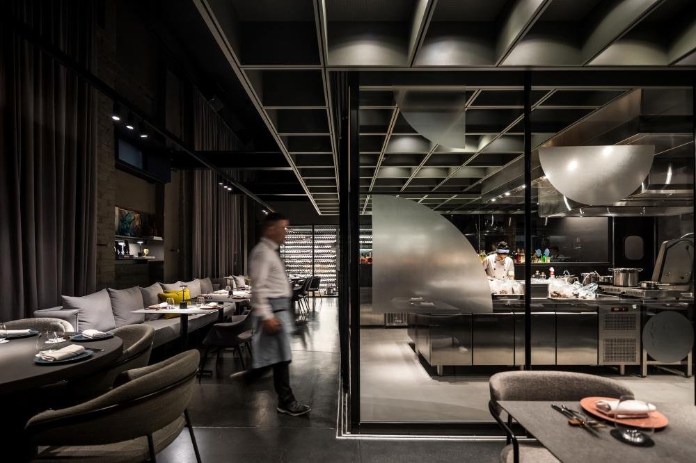 DUQ completa um ano em Curitiba e celebra premiações importantes da gastronomia nacional