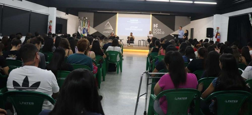 Representantes do Nadepar e Atitude realizaram palestra para acadêmicos da Unifateb