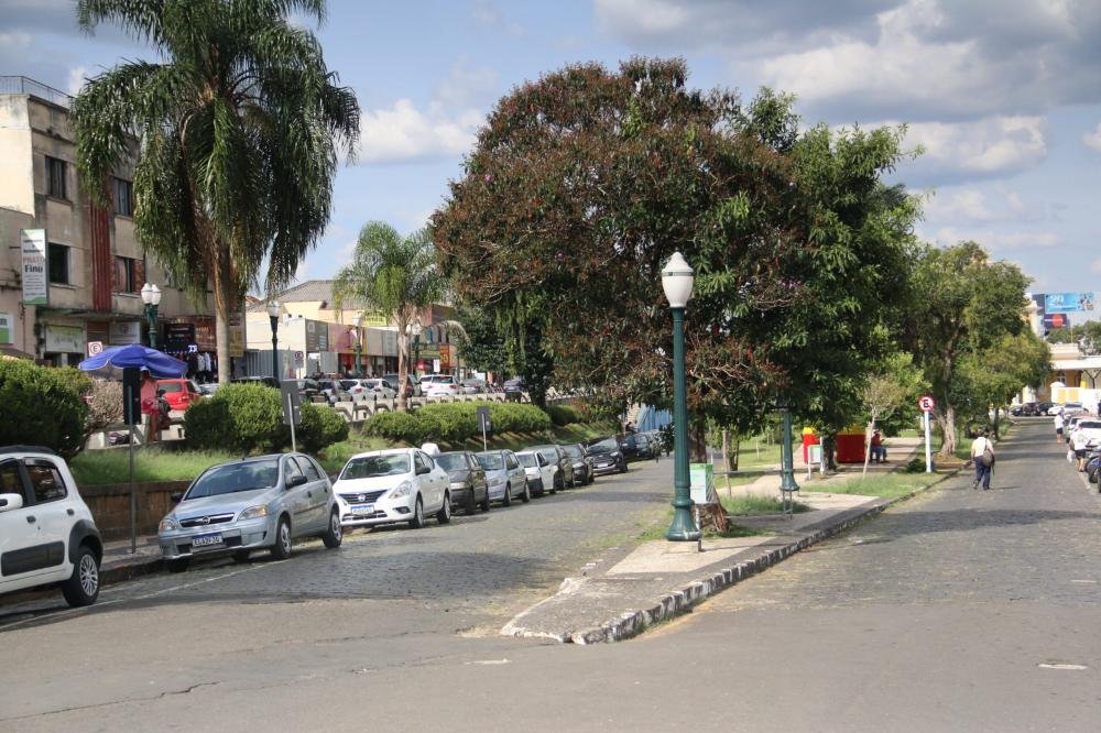 Feira de artesanato realizada na Estação Arte muda de local
