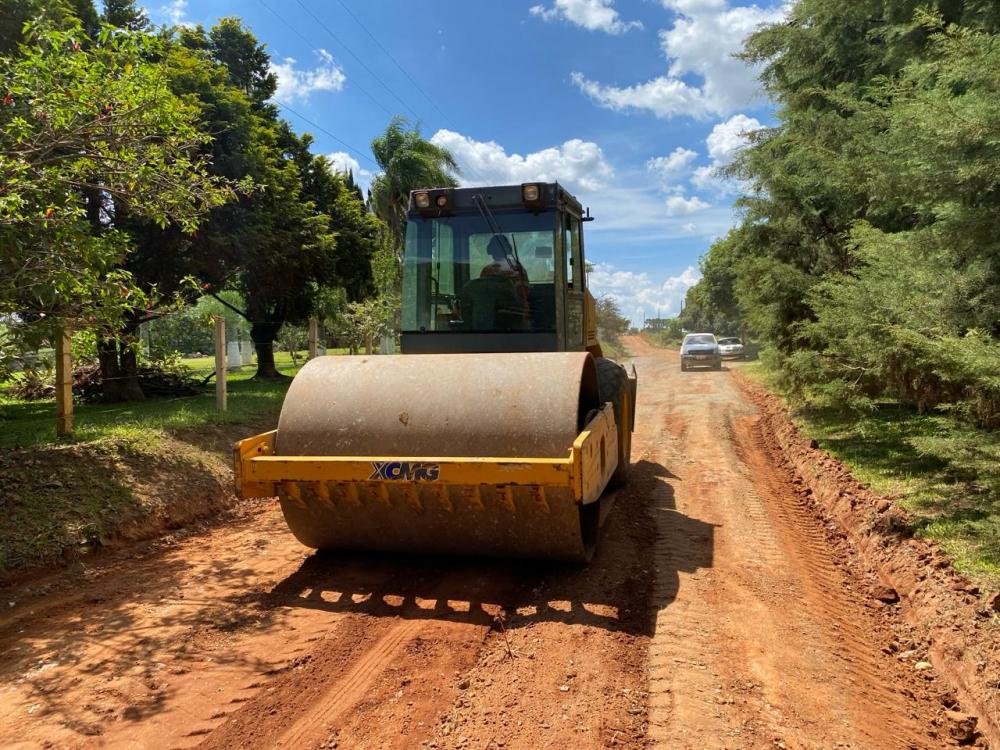 Programa Caminhos do Agro realiza obras no Distrito de Uvaia
