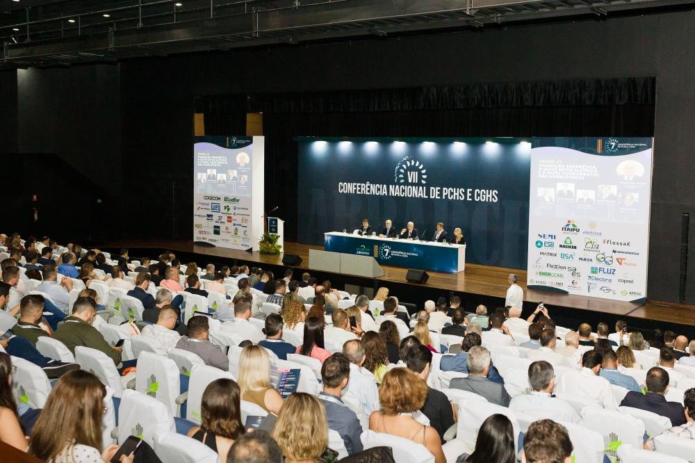 Diretor financeiro de Itaipu fala sobre transição energética em evento da ABRAPCH