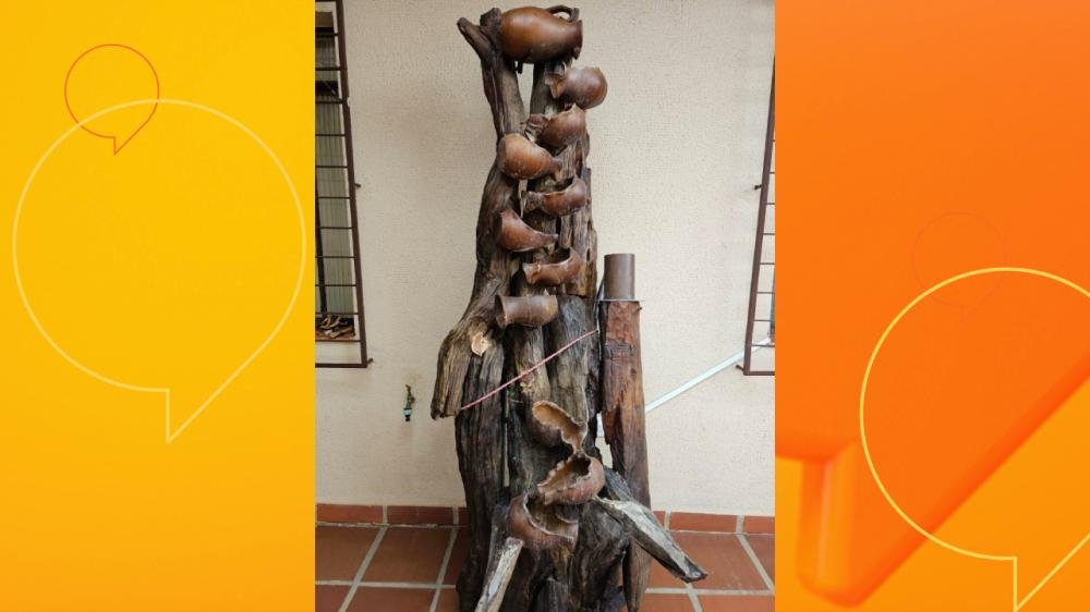 Voluntária restaura fonte com jarros de barro usada na Semana Santa do Santuário