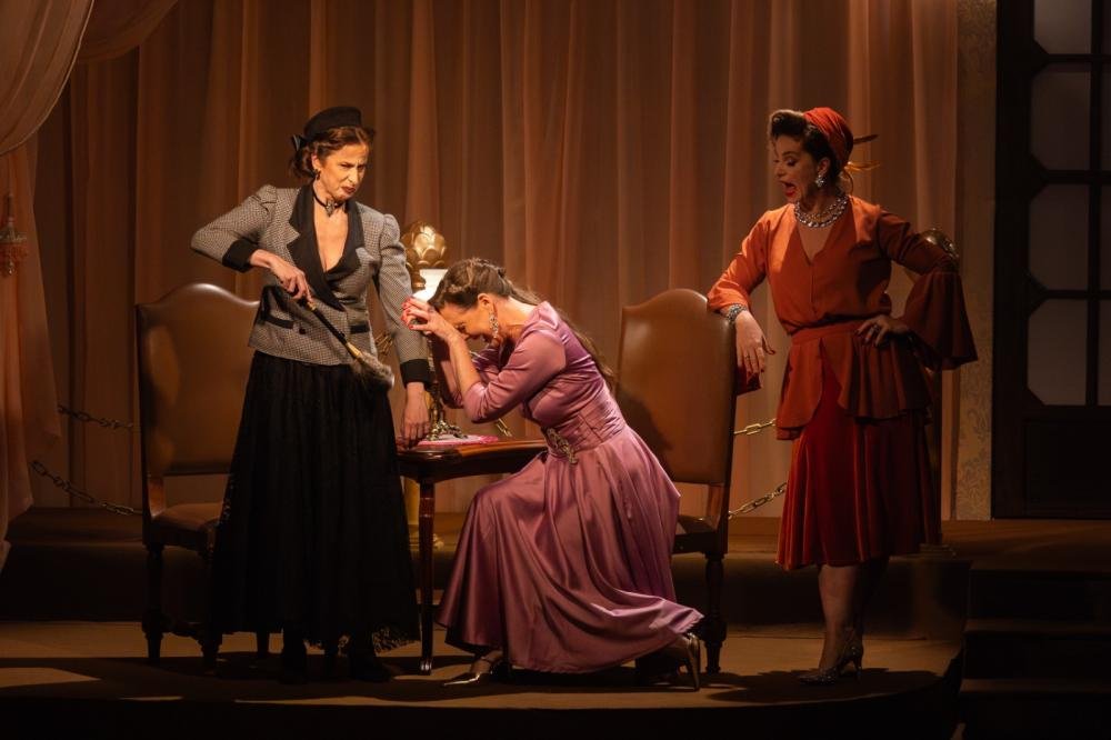 Clube Curitibano será palco de duas peças de teatro do Fringe