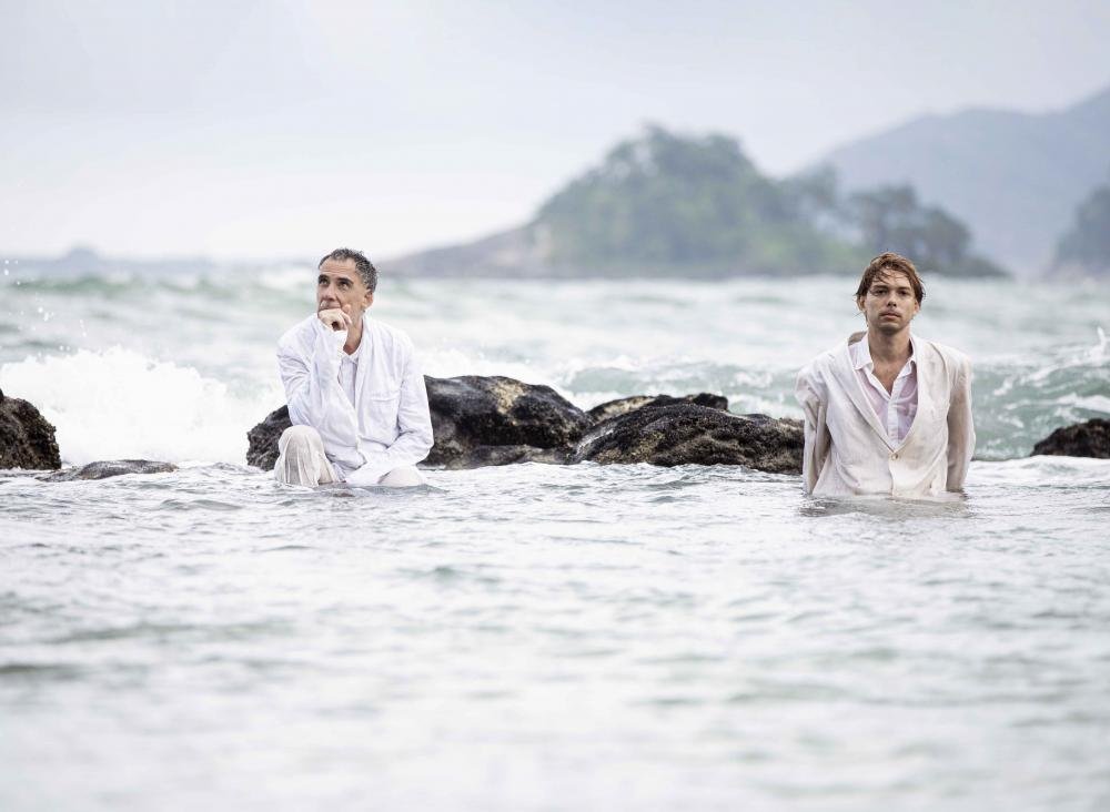 Arnaldo Antunes e Vitor Araújo apresentam show 