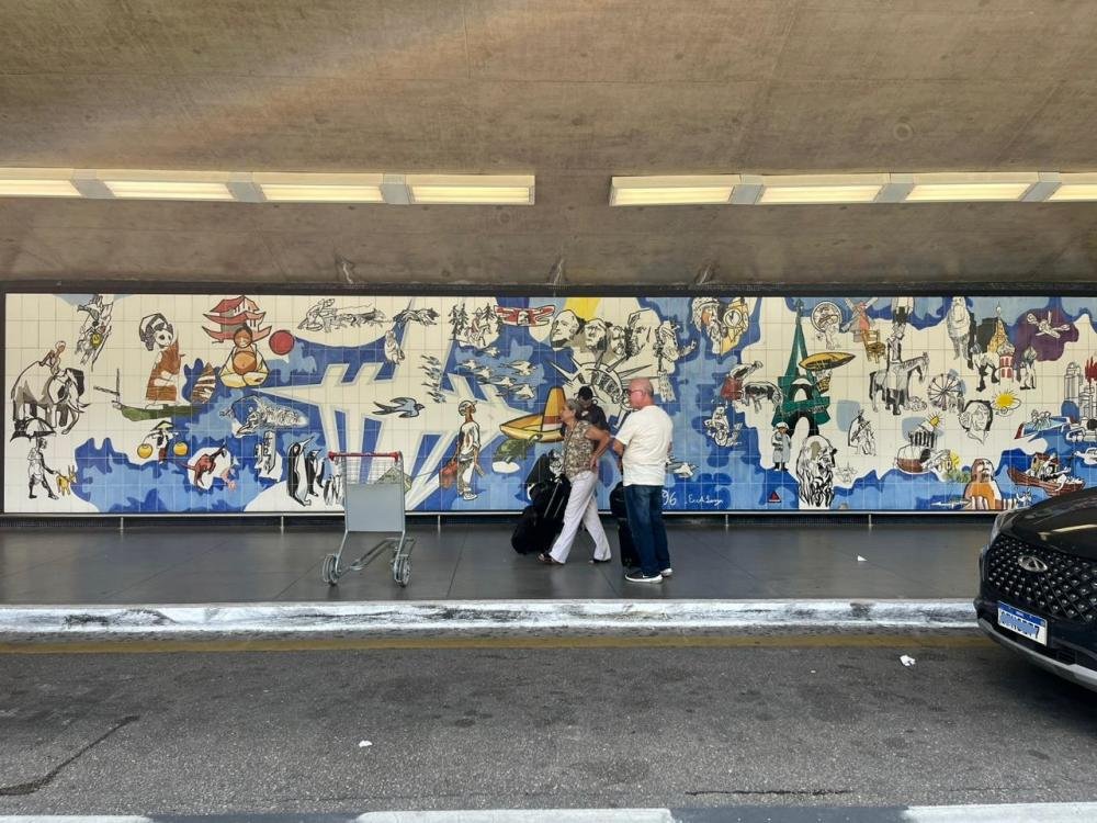 No mês de seu centenário, obras de Poty Lazzarotto no Aeroporto Internacional Afonso Pena atraem a atenção de turistas e curitibanos