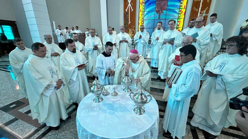 Clero se reúne na Catedral para a Missa do Crisma