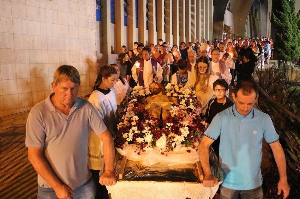 Procissão do Senhor Morto ganha as ruas da Diocese