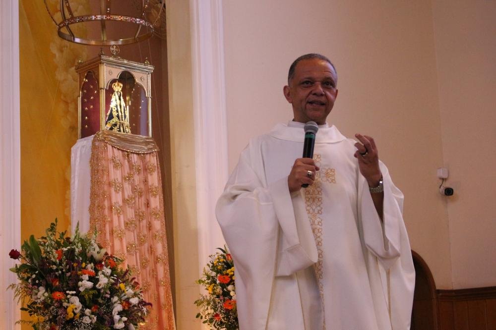 Coordenador da Ação Evangelizadora, padre Alexandre é o convidado da Noite Mariana