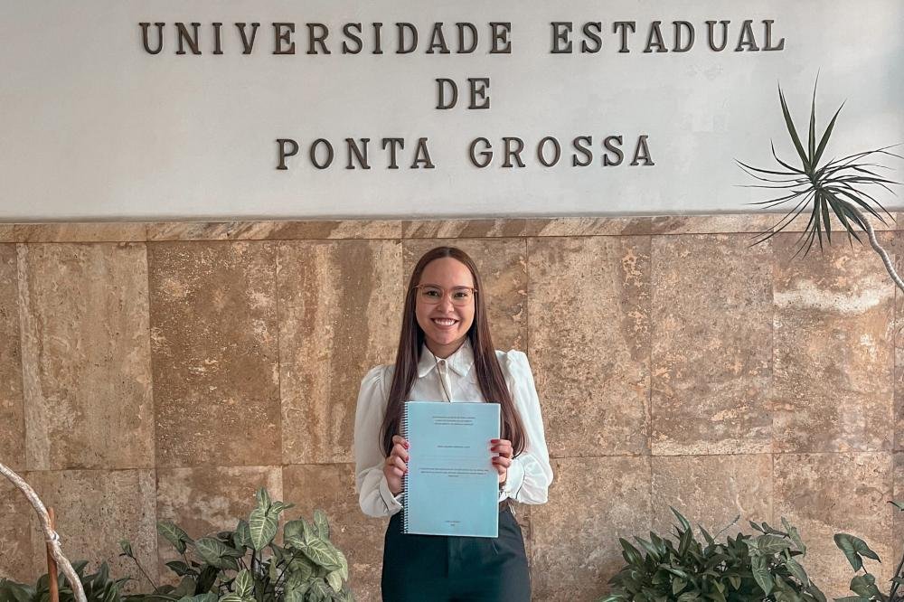 Egressa de Direito ganha prêmio em concurso nacional de monografias