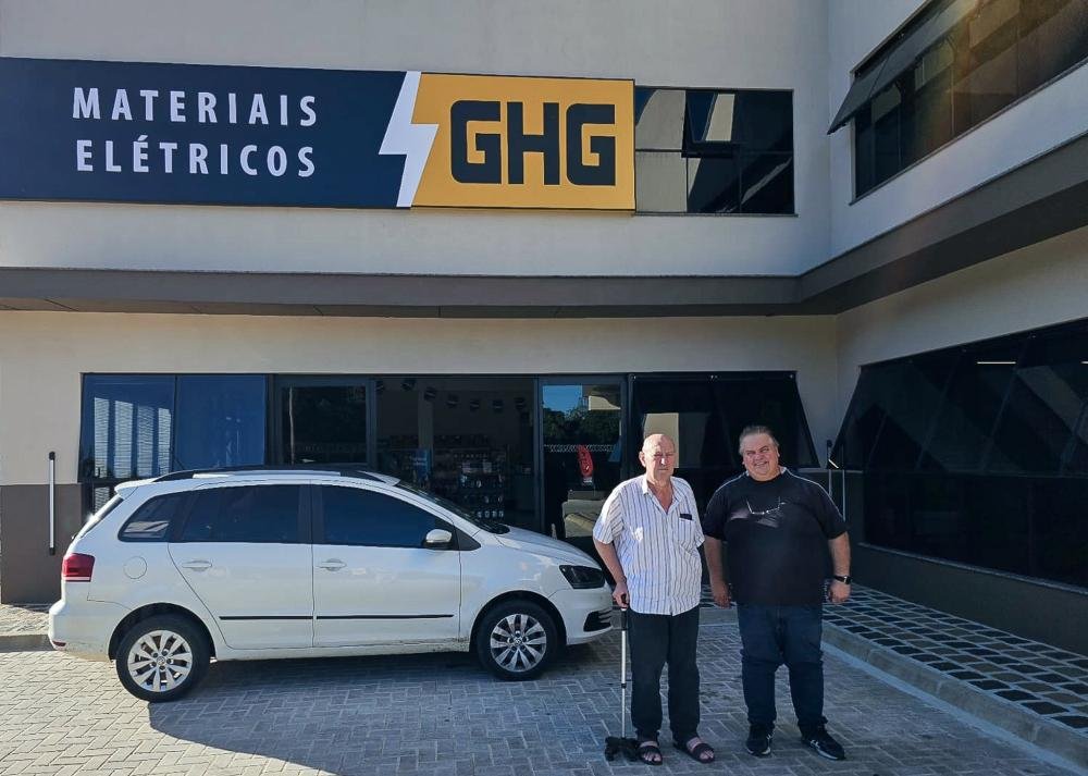 Presidente do Sindilojas PG visita associado