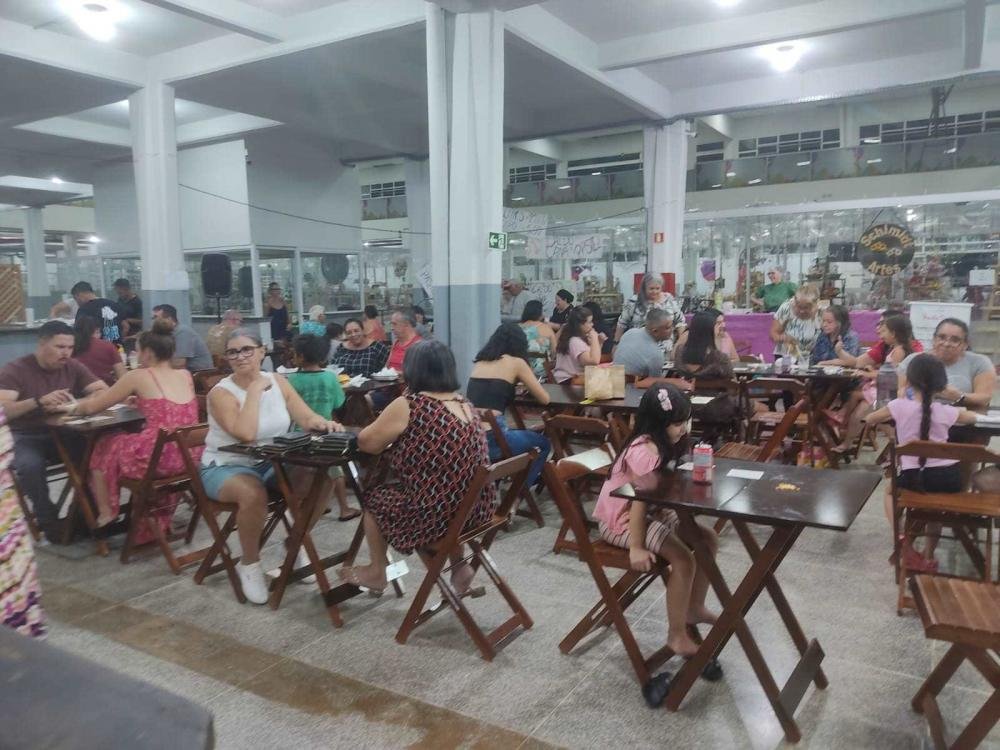 Feira da Lua atrai bom público para prestigiar empreendedores locais