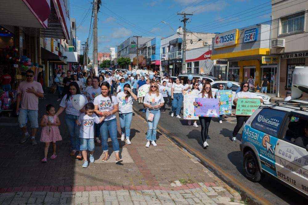 Vice-prefeita de Telêmaco Borba participa da Caminhada de Conscientização do Autismo