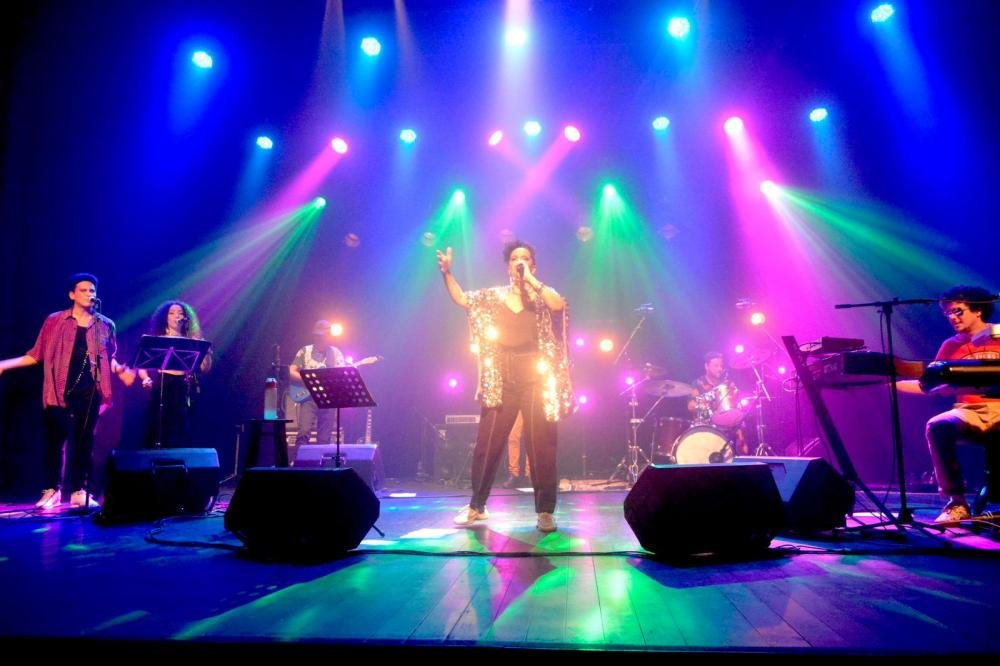 Festa MUV: 25 anos celebrados no estilo Bairro Black