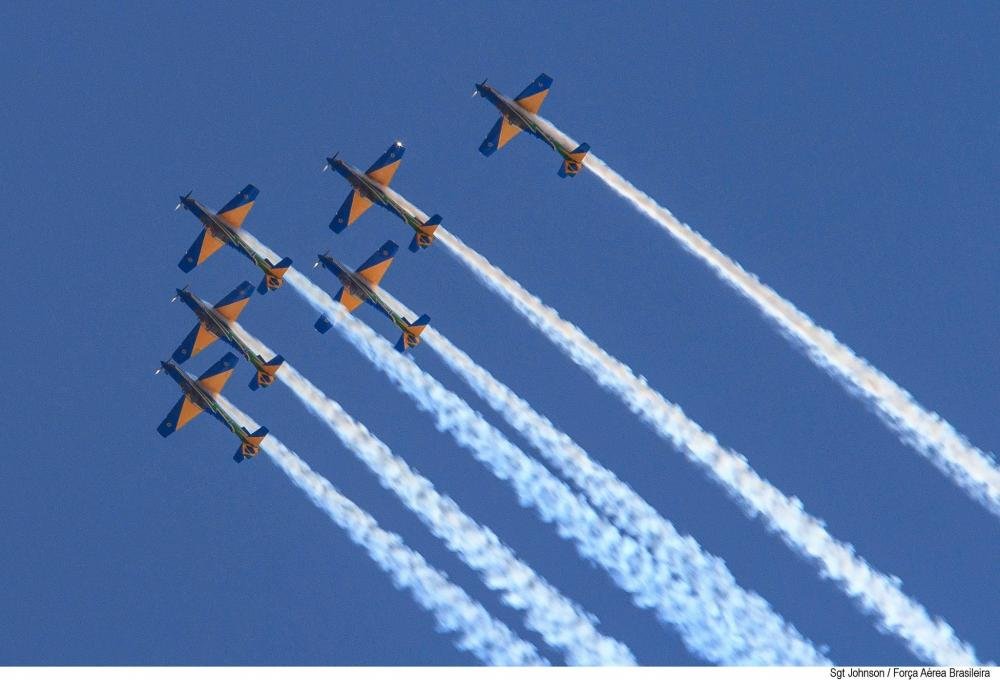 Esquadrilha da Fumaça se apresenta no Centro de Eventos neste sábado (20)