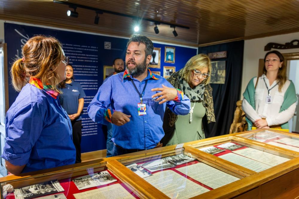 Secretária de Cultura do Paraná conhece unidades culturais de Ponta Grossa