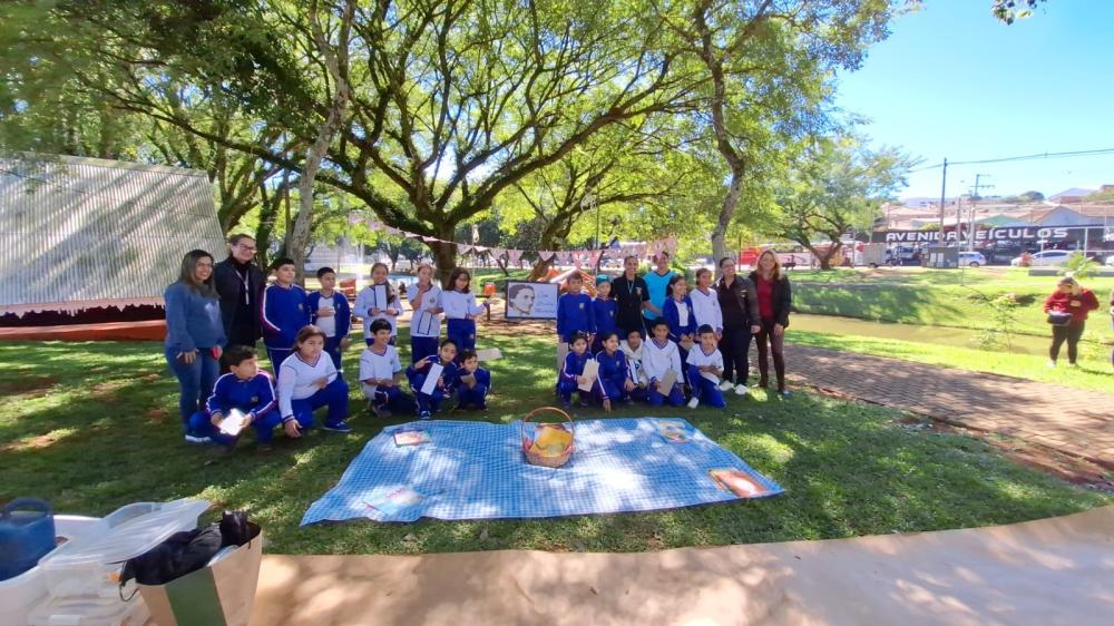 Piqueniques literários são destaques na Escola Santos Dumont