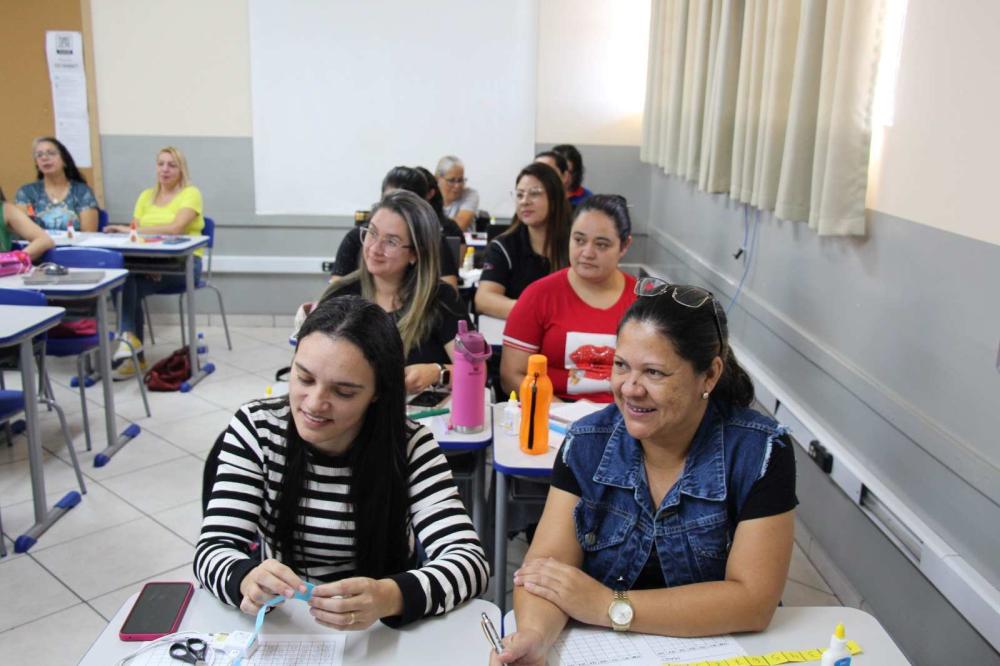 Professores de Telêmaco Borba participam de formação continuada em Matemática