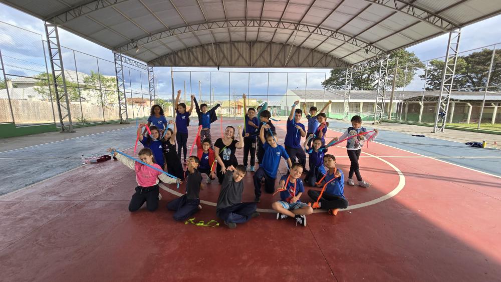 Projeto teatral incentiva laços intergeracionais em crianças e avós