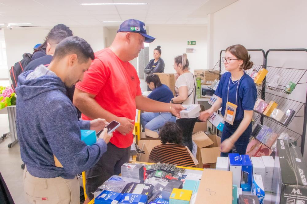 UEPG realiza segundo dia do bazar de produtos doados pela Receita Federal