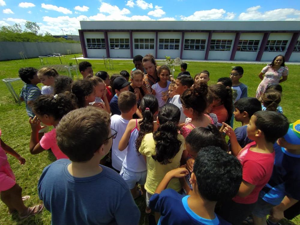 Pomar inaugurado pela AHK Paraná em área de vulnerabilidade social completa 2 anos