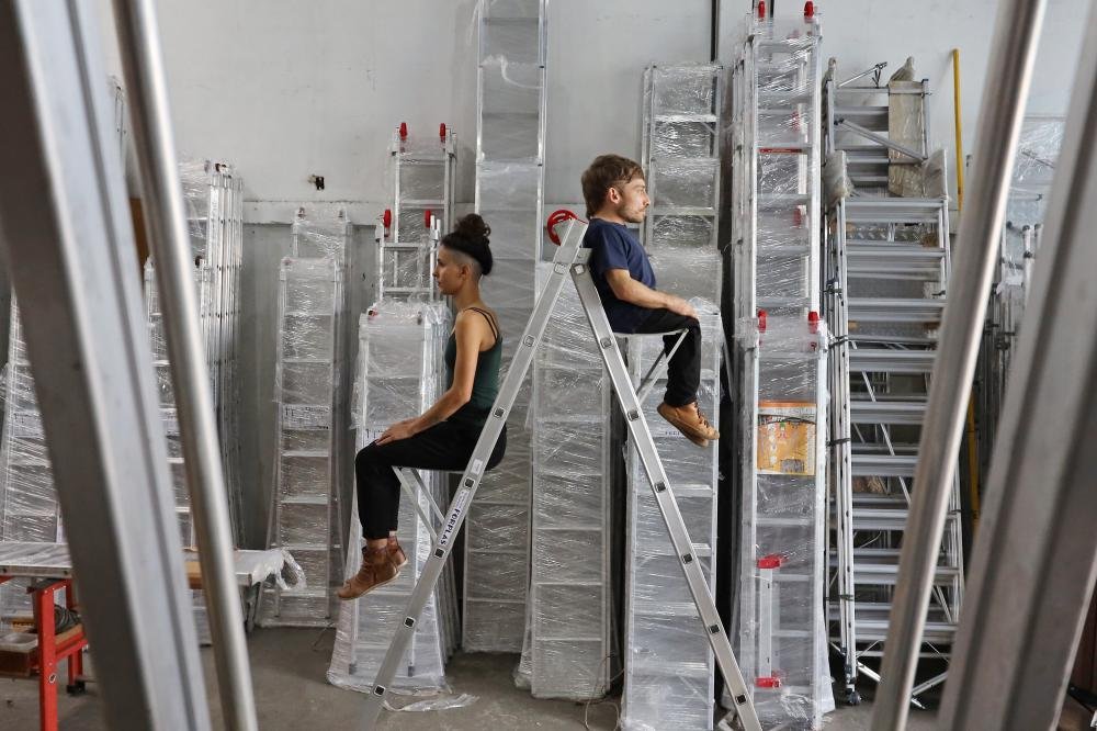 ROTAÇÃO estreia nacionalmente em Curitiba investindo nas relações de perspectivas entre artistas e público