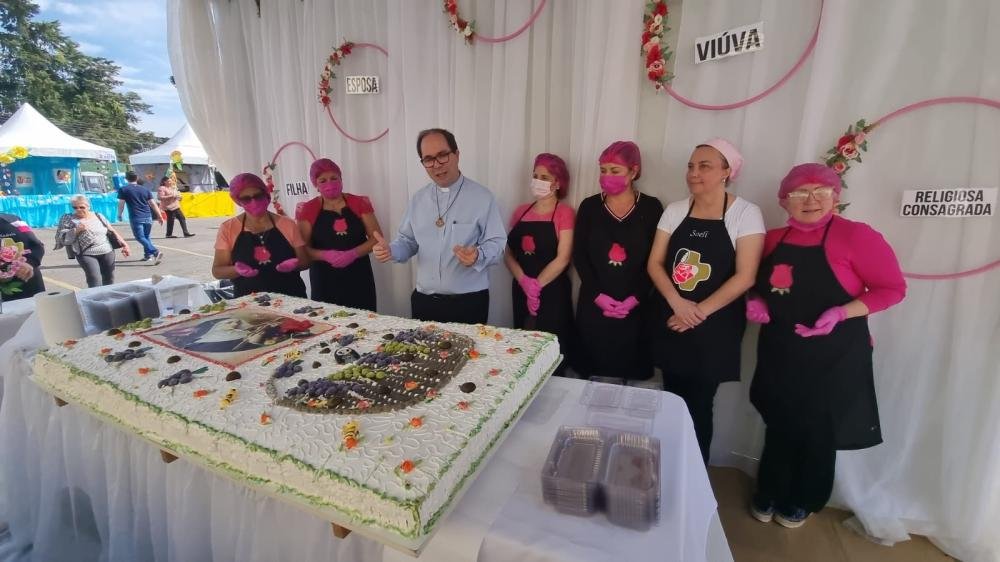 Festa de Santa Rita de Cássia tem bolo solidário