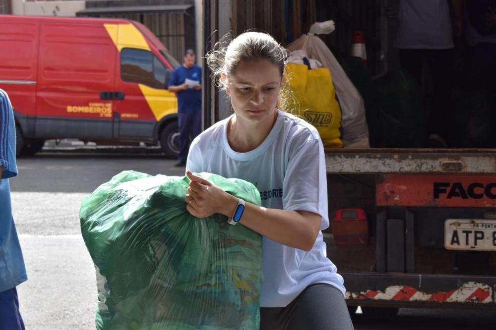 Alunos de projetos da Prefeitura arrecadam doações para o Rio Grande do Sul