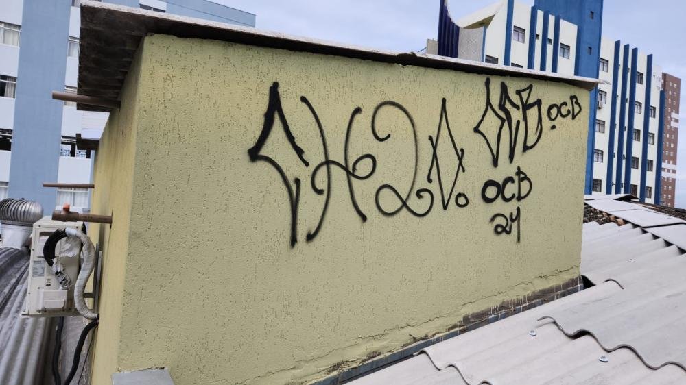 Catedral de Ponta Grossa é alvo de pichadores, ladrões e arrombadores