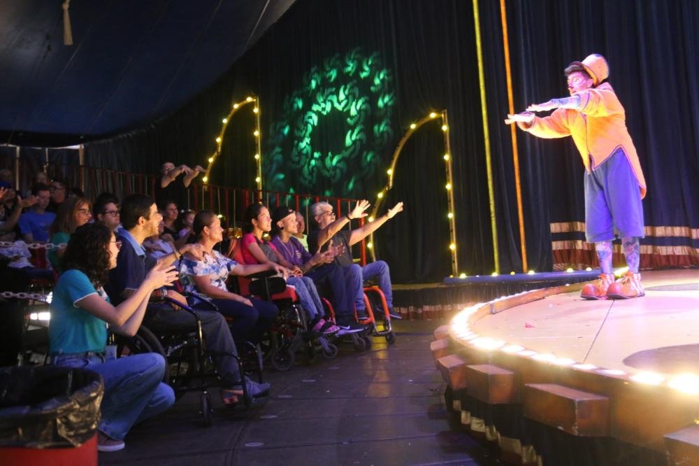 PG leva cerca de 700 pessoas de entidades assistenciais ao Circo dos Sonhos