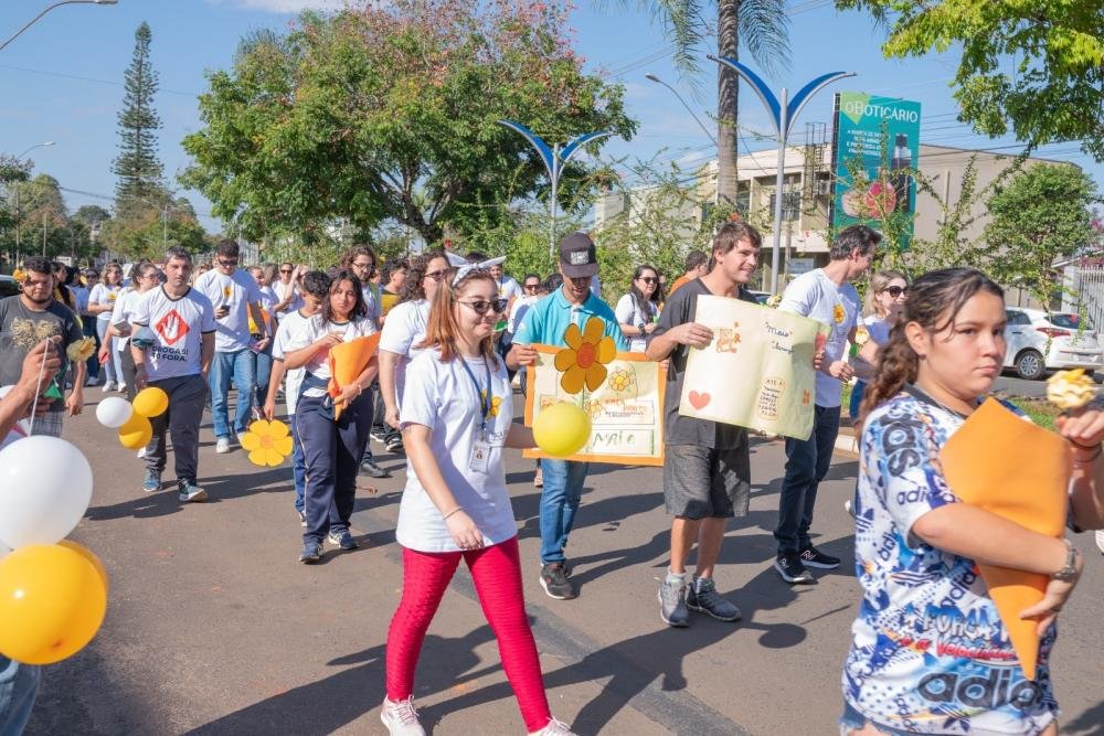 Caminhada promove conscientização em defesa dos direitos das crianças e adolescentes