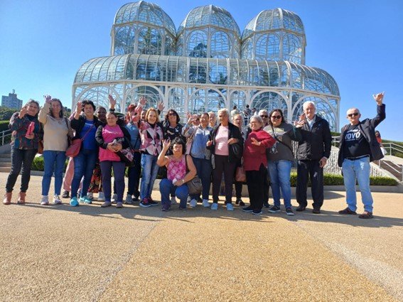 Lazer e integração social marcam viagem de idosos do CCI a Curitiba