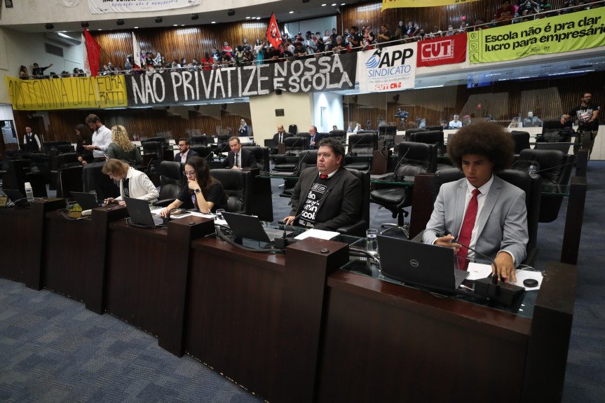 Mabel Canto e deputados da Oposição recorrem ao STF para suspender projeto da terceirização de escolas estaduais